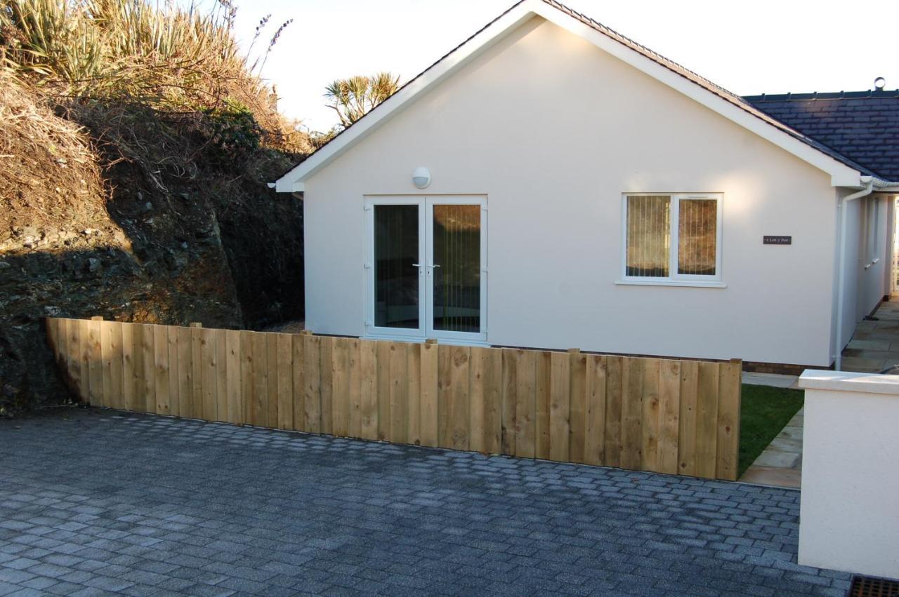 Beautiful, Modern Villa 5 Mins Walk From The Stunning Bay At Trearddur Holyhead Exterior photo